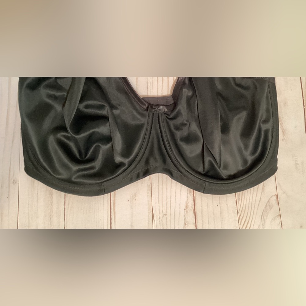 Elomi black seamless tshirt bra